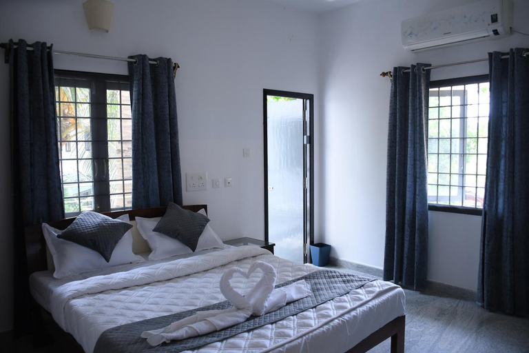 Bedroom 2, Sizzling Inn Pondy, Viluppuram