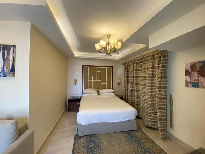 Others 2, Penthouse in Porto Sokhna Pyramids, 'Ataqah
