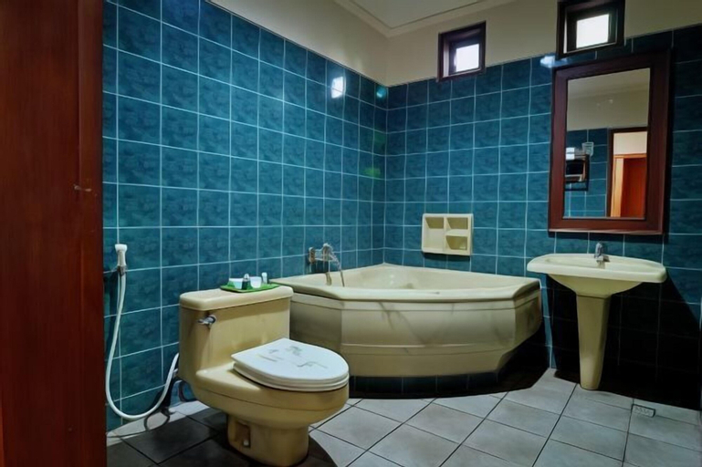 Bathroom 9