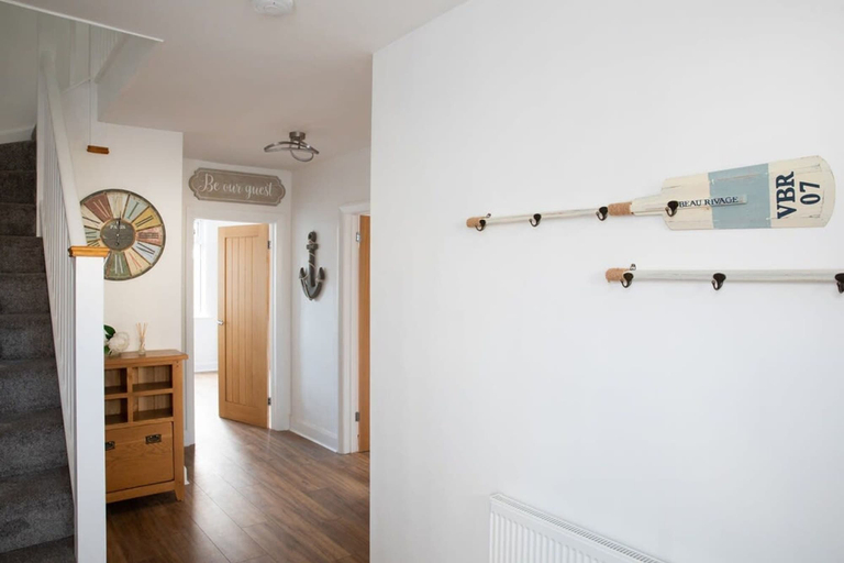 Others 5, Spacious House for 10 With Hot Tub Nr Beach, West Sussex