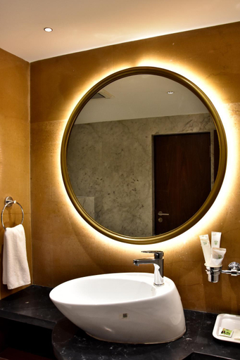 Bathroom, Poppys Vista Hotel, Tiruppur