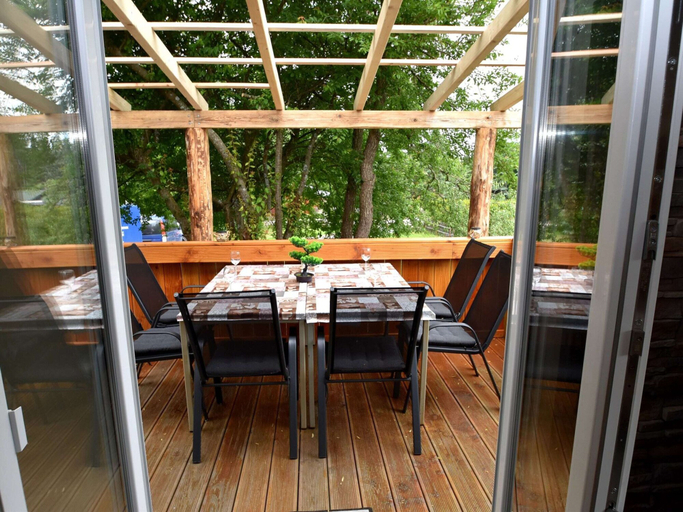 Dining 4, Spacious Holiday Home With Private Terrace, Harz