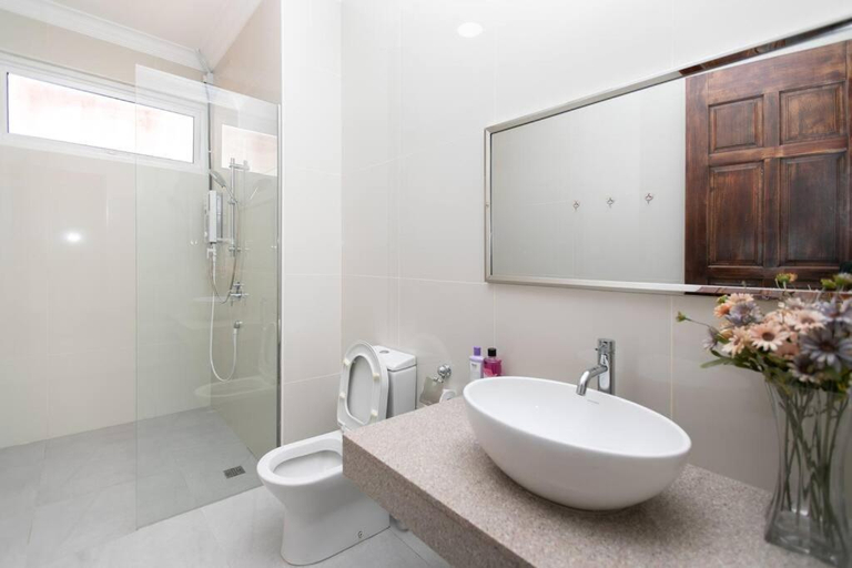 Bedroom 2, Tanjung Bungah 5BR Villa w pool 20pax, Penang Island
