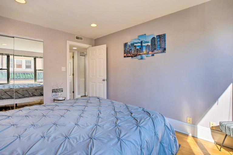 Bedroom 2, Urban Chicago Escape about 1 Mi to Local Beaches!, Cook