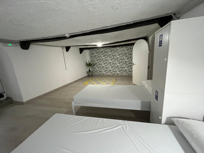 Others 5, HOSTEL PORTON, Lugo