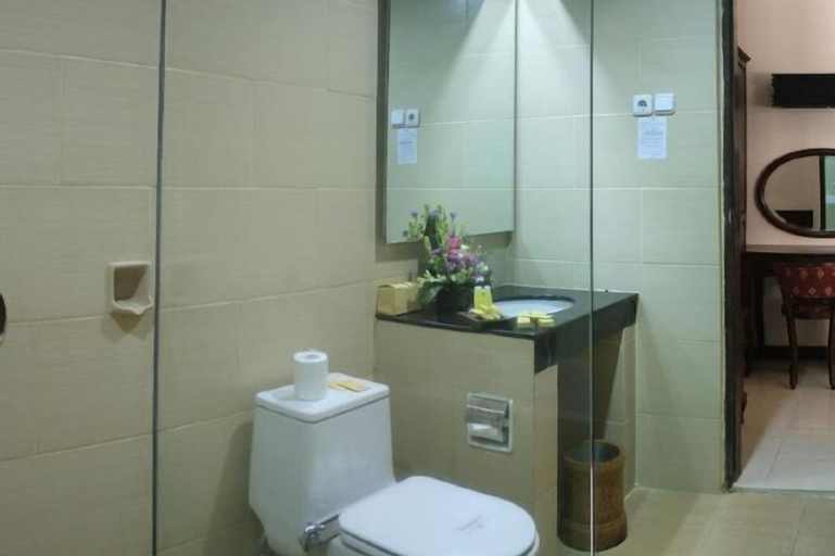 Bathroom 28