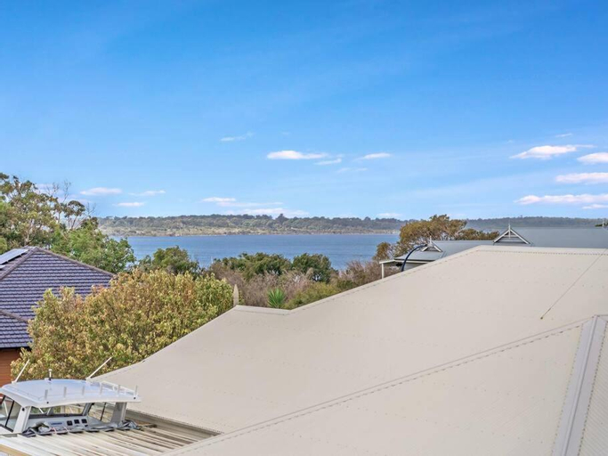 Others 4, Modern Dawesville Foreshore Family Escape with Views, Mandurah