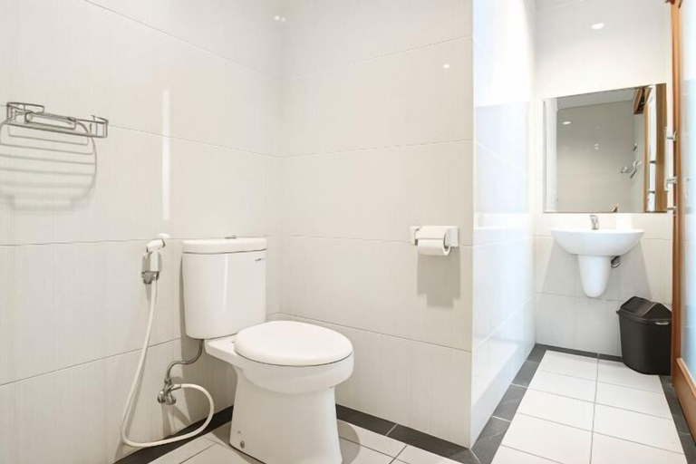 Bathroom 16