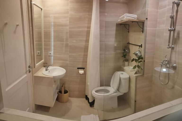 Bathroom 22