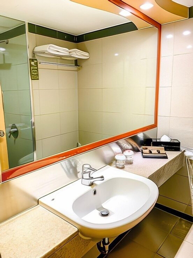 Bathroom 12