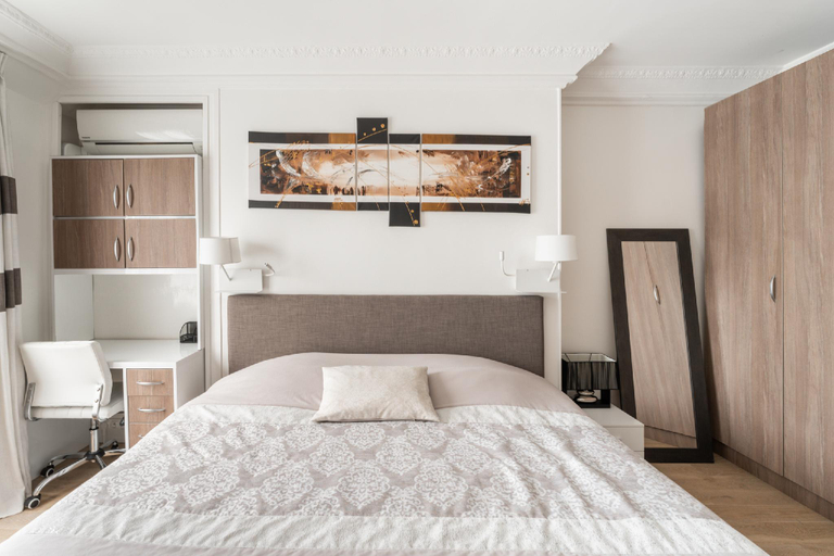 3, Appartement Haussmannien dernier étage, Paris