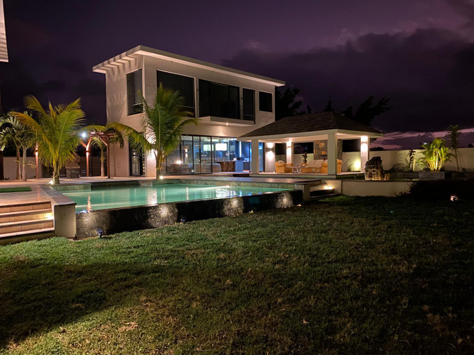 2, Green Creek Villa, Black River