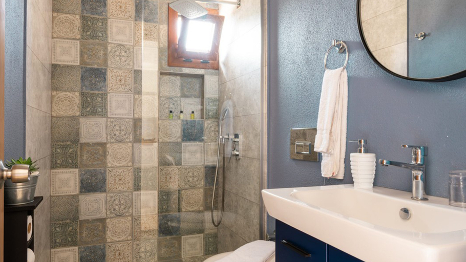 Bathroom 5, Rota Hotel & Restaurant, Karaburun