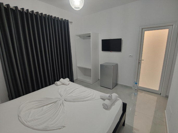 Bedroom 2, Villa LeoZeka, Sarandës