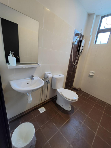 Bathroom 3, Malacca City Centre 7BR Private House for 16 Pax, Malacca City