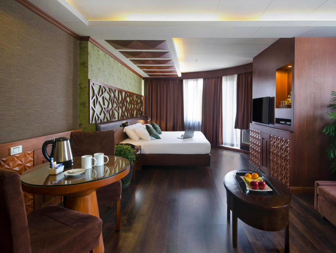 Others 5, Hotel La Corona Manila, Manila City
