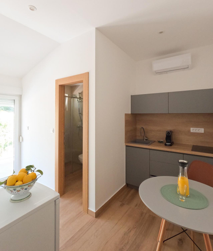 Others 3, Sea and mountain view apartments, Dugi Rat