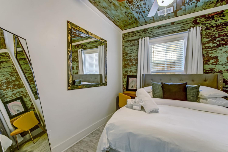 Bedroom 2, Historic 1892 Savannah Cottage near Forsyth Park, Chatham
