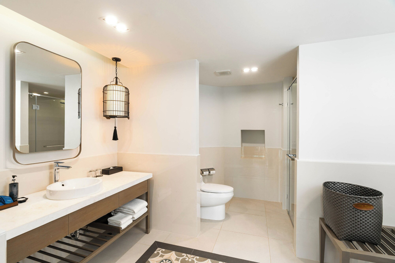 Bathroom 10