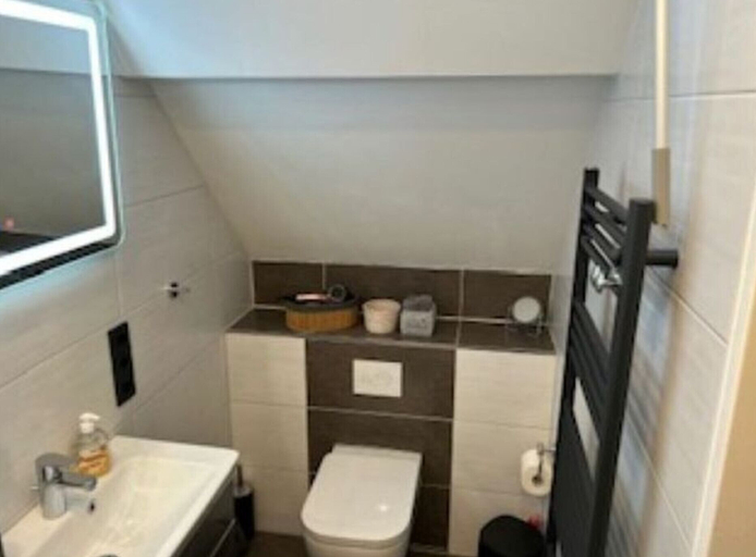 Bathroom 2, 3 at House "pop", Leer