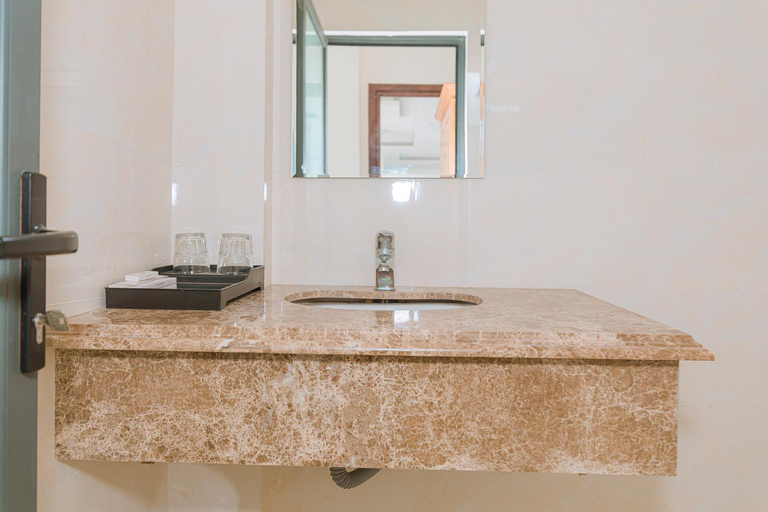 Bathroom 13