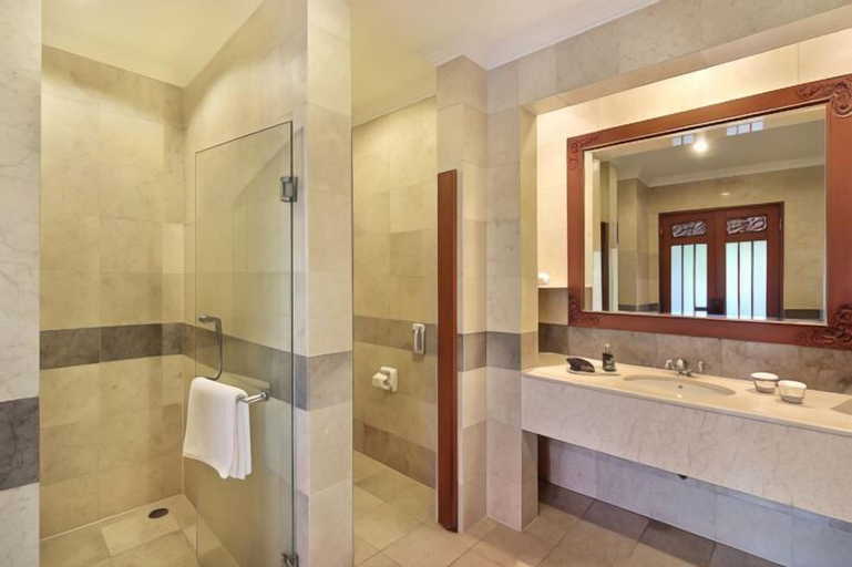 Bathroom 25