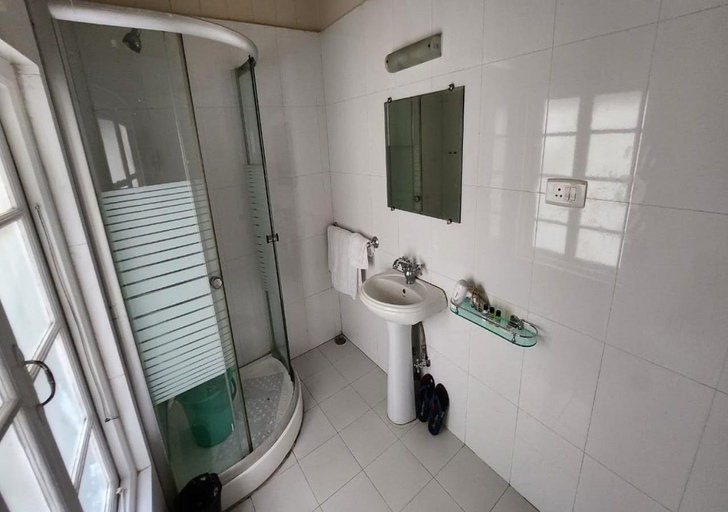 Bathroom 2, IVANHOE HOTEL (A Heritage Property), Darjiling
