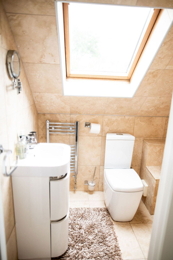 Bathroom 3, The Anchorage & The Tackleshed, Vale of Glamorgan