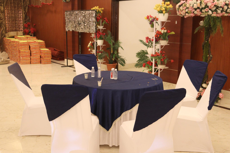 Food & Drinks 4, The Retreat, Mirzapur