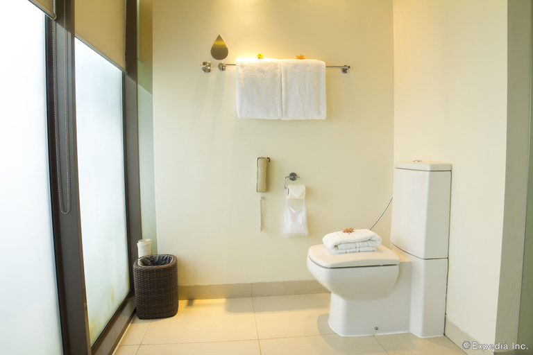 Bathroom 5, Discovery Boracay, Malay