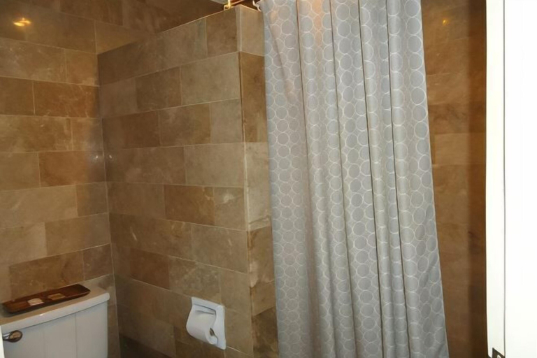 Bathroom 10
