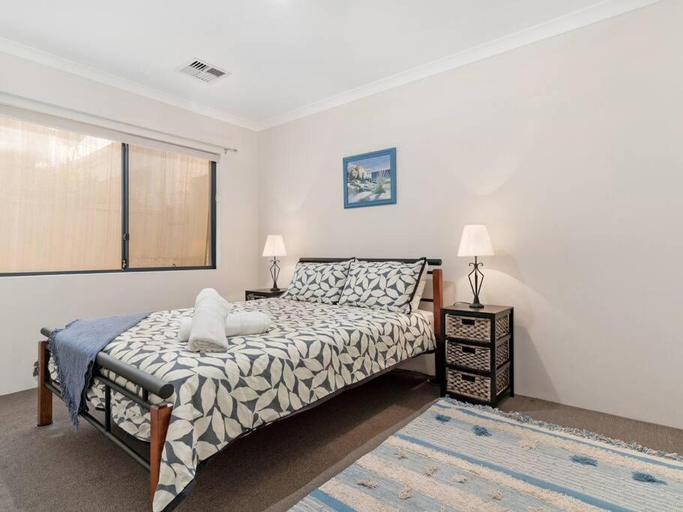 Bedroom 2, Modern Dawesville Foreshore Family Escape with Views, Mandurah