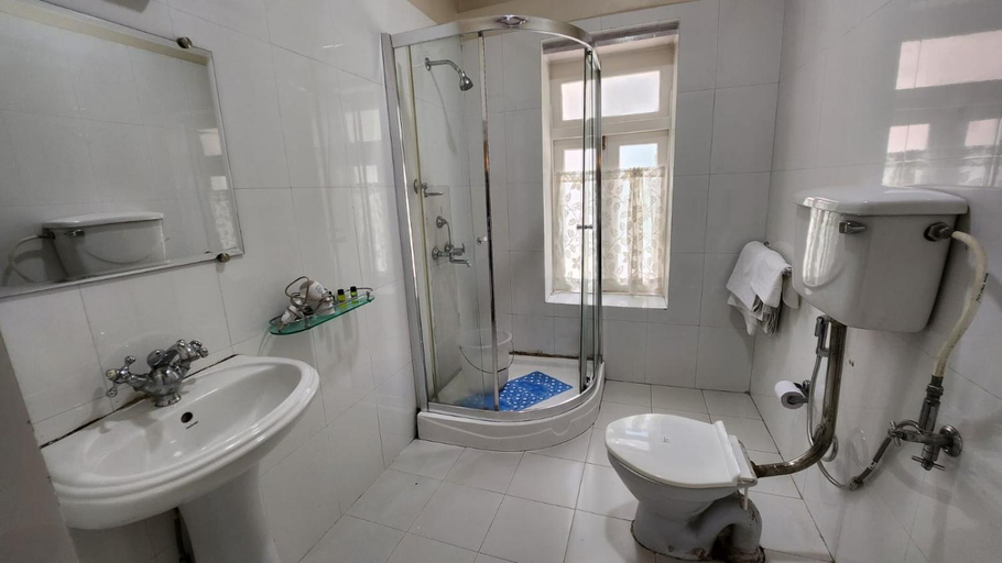Bathroom 4, IVANHOE HOTEL (A Heritage Property), Darjiling