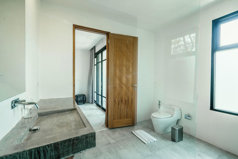 Bathroom 7