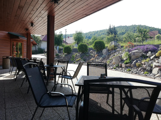 Others 2, Penzion u Cola, Prievidza