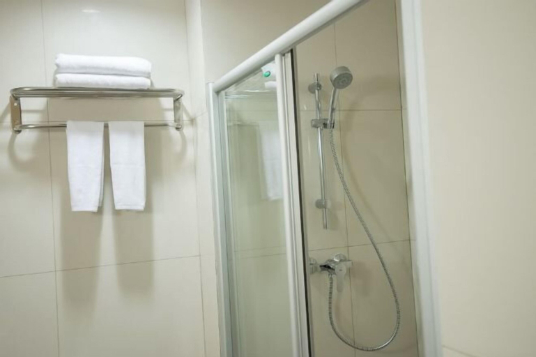 Bathroom 20