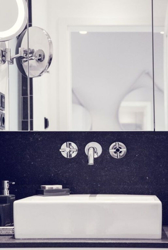 Bathroom 2, 6 in het Huis Meerloft, Aurich