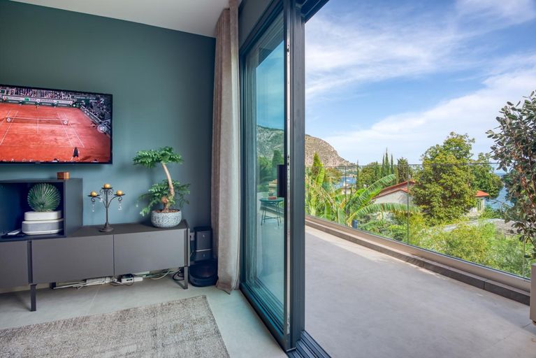 Others 5, Deluxe VILLA GRAZIELLA 200 M FROM THE BEACH, Alpes-Maritimes