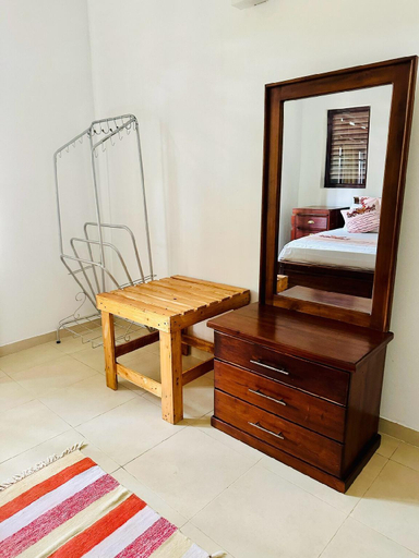 Others 4, Casa Winnie, Kelaniya