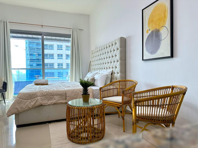 Others 3, Luxury Studio w/ BoHo Design and Balcony for 4 Pax, Dubai