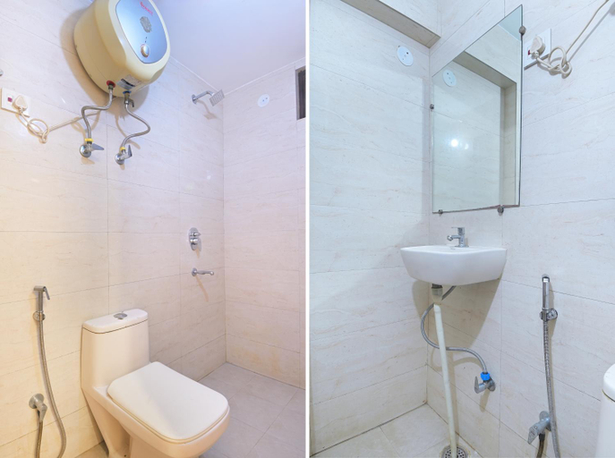 Bathroom 4, hotel Maharani , Delhi