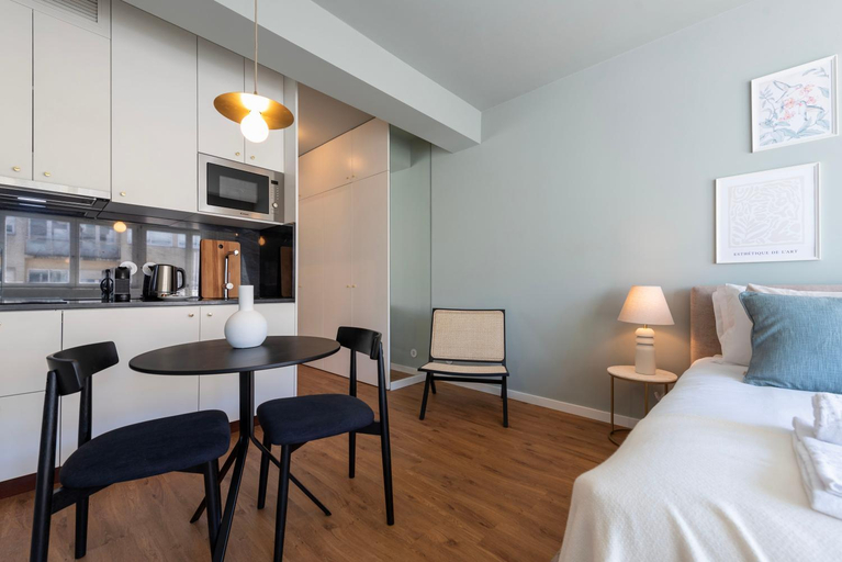 Bedroom 2, Ceuta 70 by LovelyStay, Porto