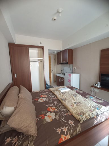 Bedroom 4, Peacefully Studio The Springlake Apartment, Bekasi