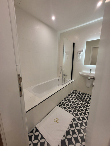 Bathroom 5, Carlton Hotel