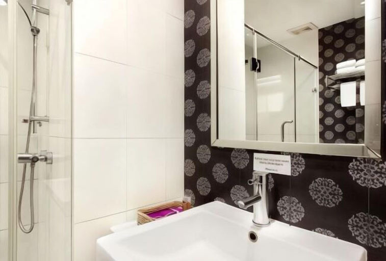Bathroom 29