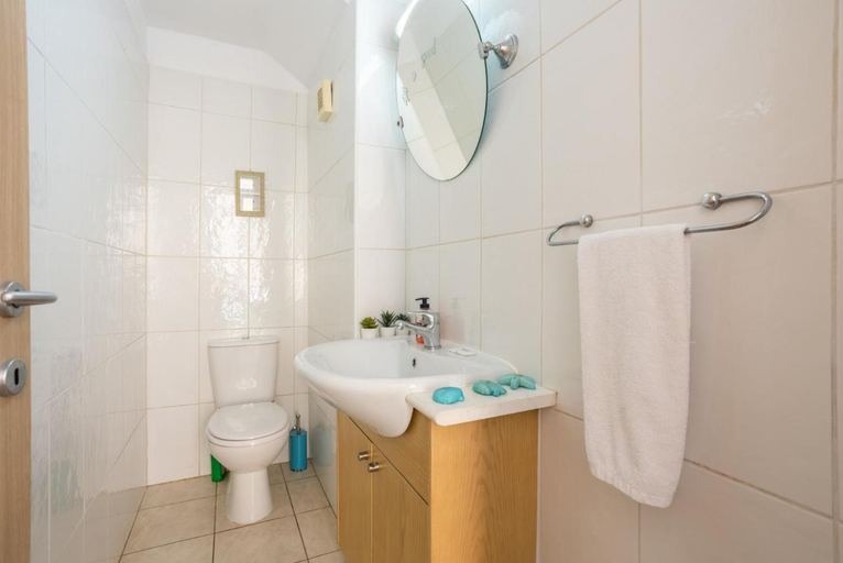 Bathroom 3, Villa Vitamin Blue