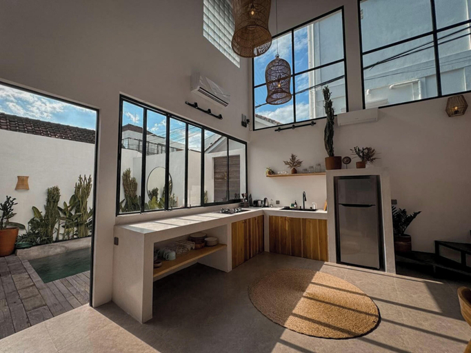 Dining Room 11