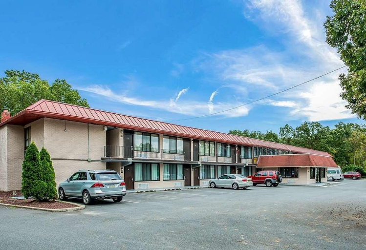 Exterior & Views, Red Carpet Inn & Suites NJ-73, Camden