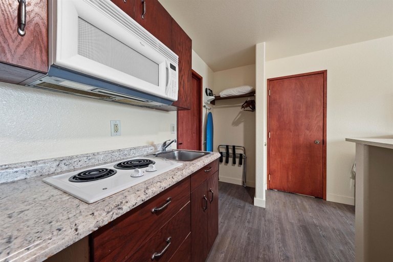 Others 4, Quincy INN and Suites, Grant