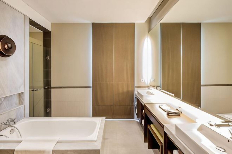 Bathroom 28